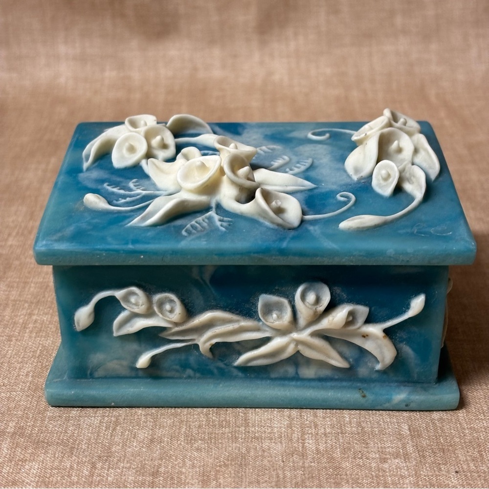 Vintage Incolay White Roses
On Blue Stone Square
Jewelry/Trinket Box